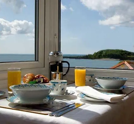 Seaview Bed and Breakfast 3*